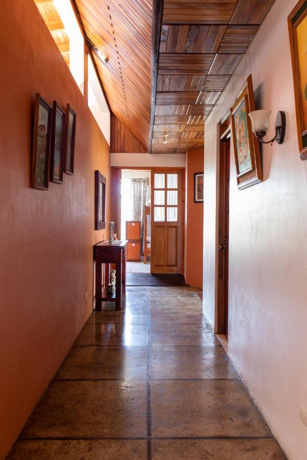 San Ramón Hostel Bouganvilia Bed And Breakfast מראה חיצוני תמונה