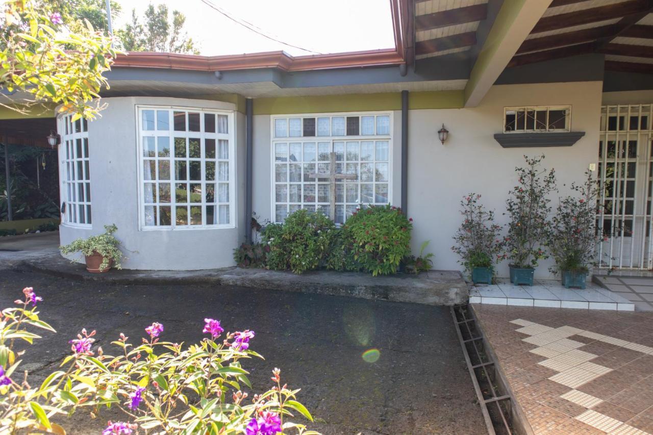 San Ramón Hostel Bouganvilia Bed And Breakfast מראה חיצוני תמונה