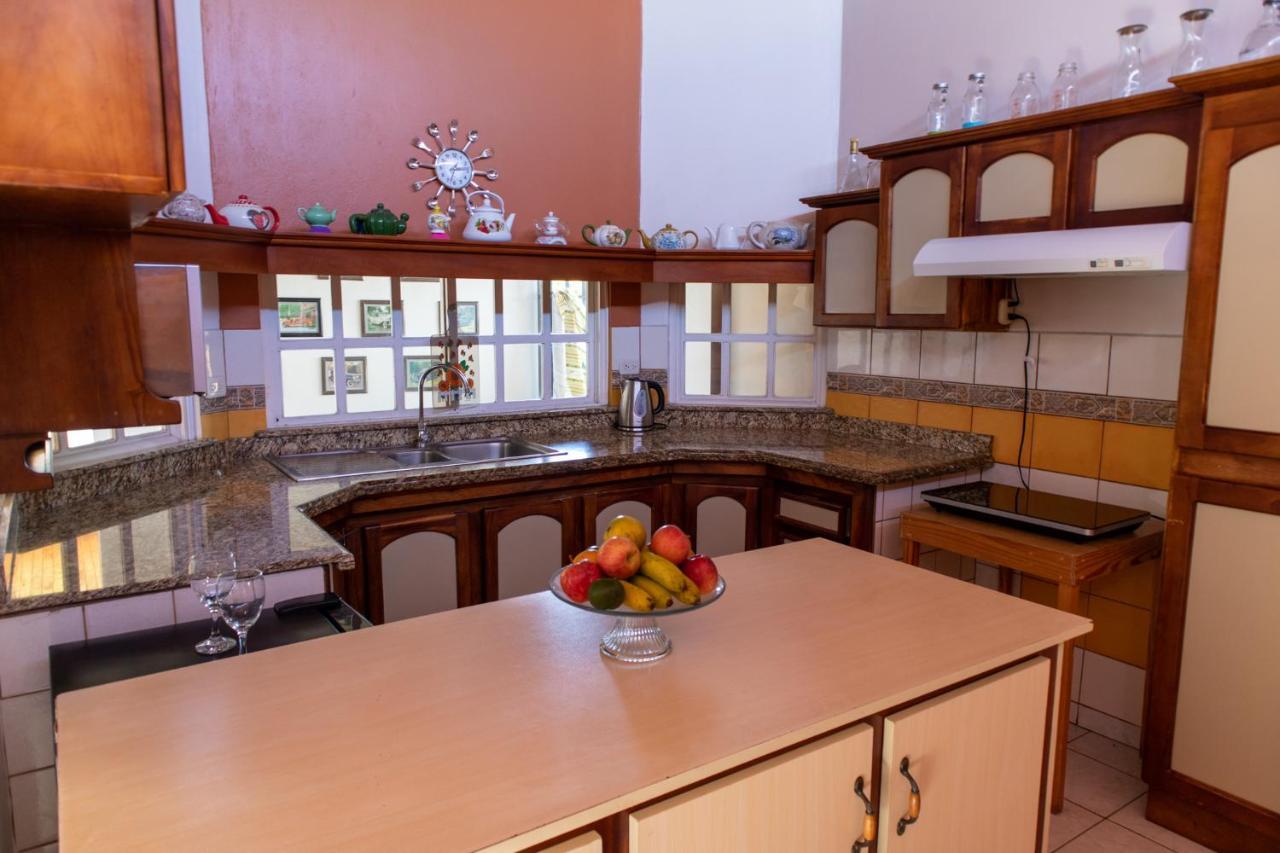 San Ramón Hostel Bouganvilia Bed And Breakfast מראה חיצוני תמונה