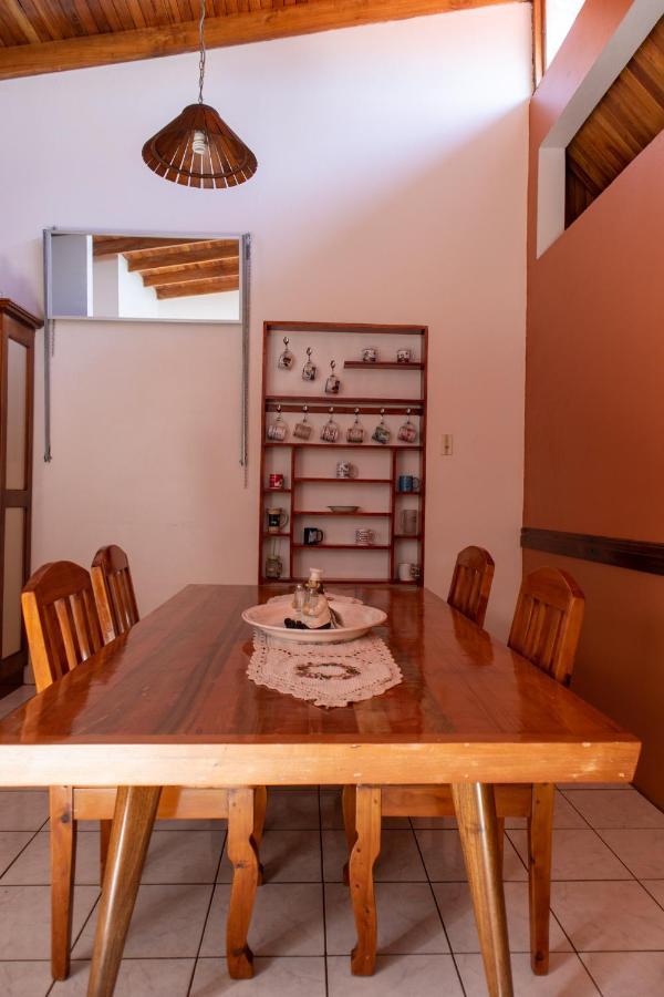 San Ramón Hostel Bouganvilia Bed And Breakfast מראה חיצוני תמונה