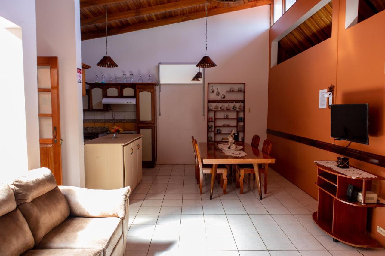 San Ramón Hostel Bouganvilia Bed And Breakfast מראה חיצוני תמונה