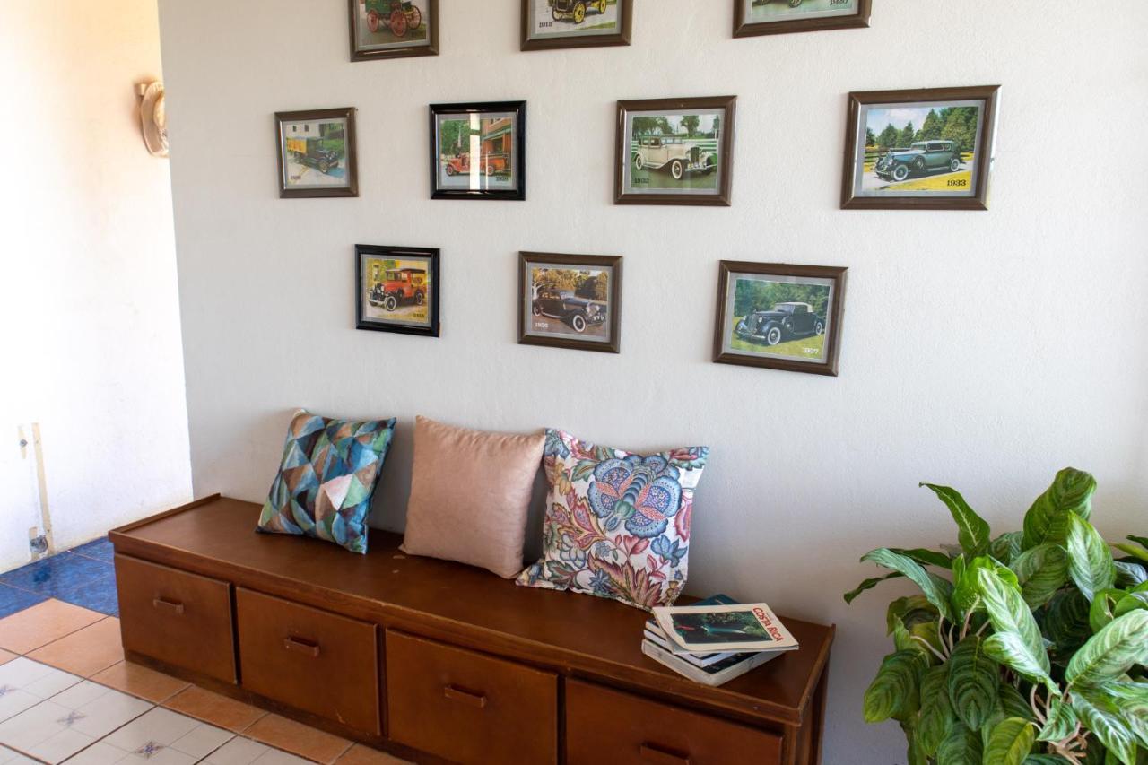 San Ramón Hostel Bouganvilia Bed And Breakfast מראה חיצוני תמונה