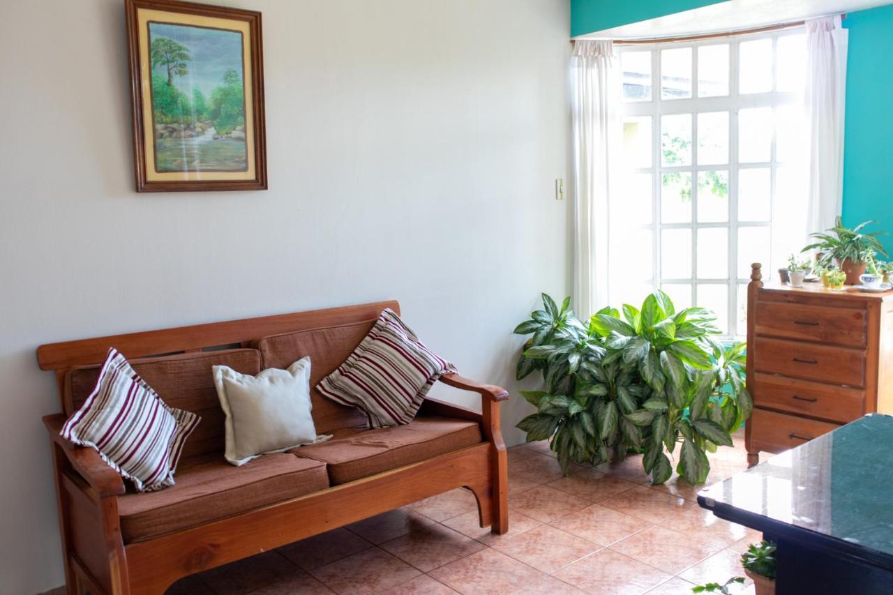 San Ramón Hostel Bouganvilia Bed And Breakfast מראה חיצוני תמונה