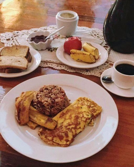 San Ramón Hostel Bouganvilia Bed And Breakfast מראה חיצוני תמונה